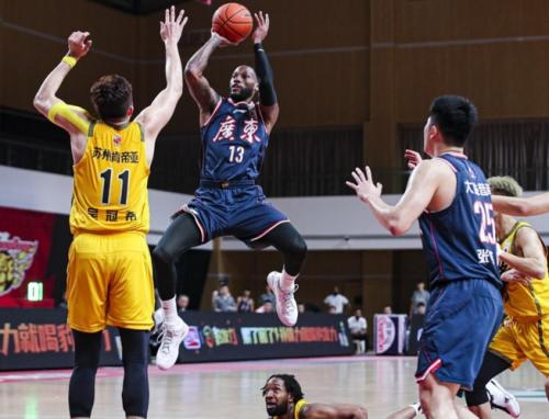 辽宁新外援表现惊艳，李楠复出帮助北京夺冠