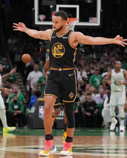 新秀季后赛首秀19分：效率差也能赢